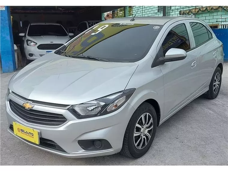 Chevrolet Onix Prata 1