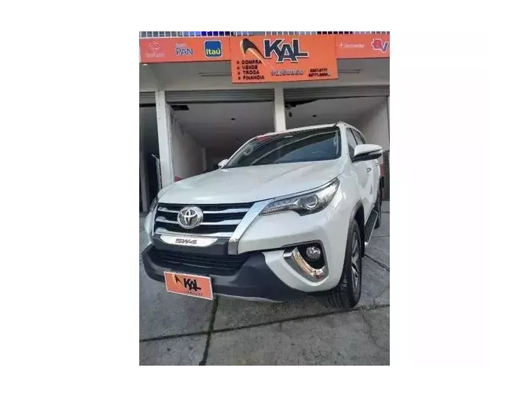 Toyota Hilux SW4 Branco 8