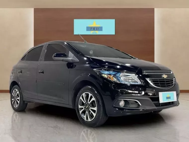 Chevrolet Onix Preto 4