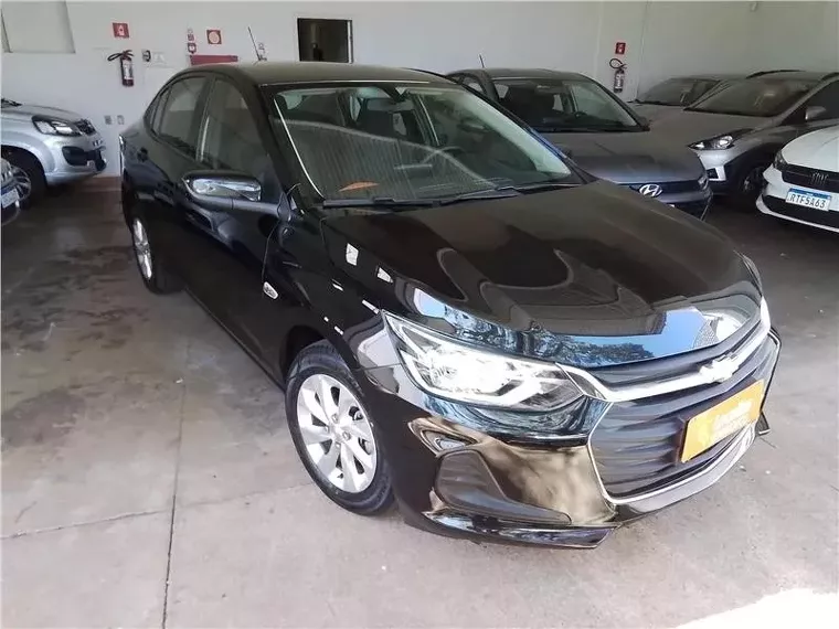 Chevrolet Onix Preto 6