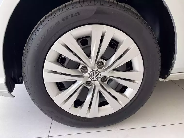 Volkswagen Voyage Prata 13