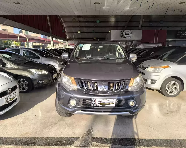 Mitsubishi L200 Triton Cinza 2