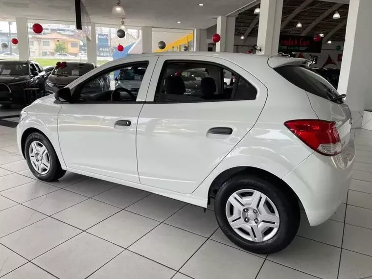 Chevrolet Onix Branco 2