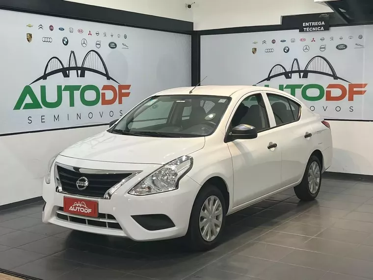 Nissan Versa Branco 10