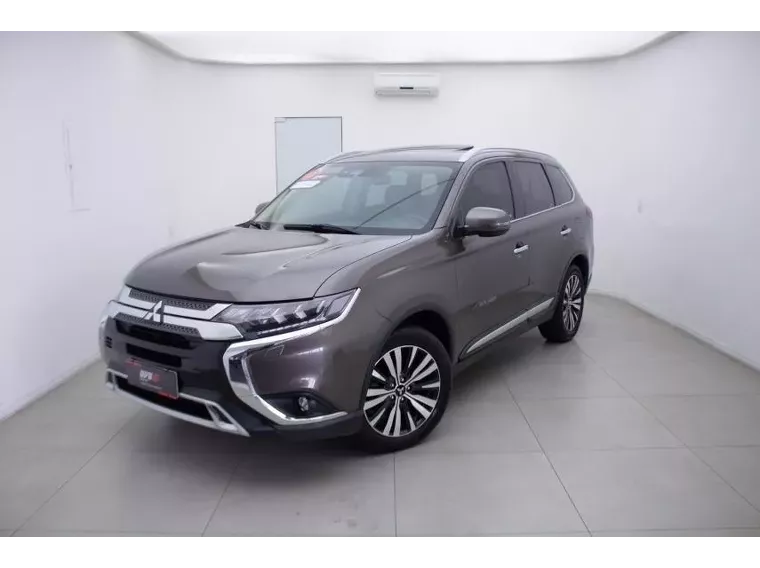 Mitsubishi Outlander Marrom 14