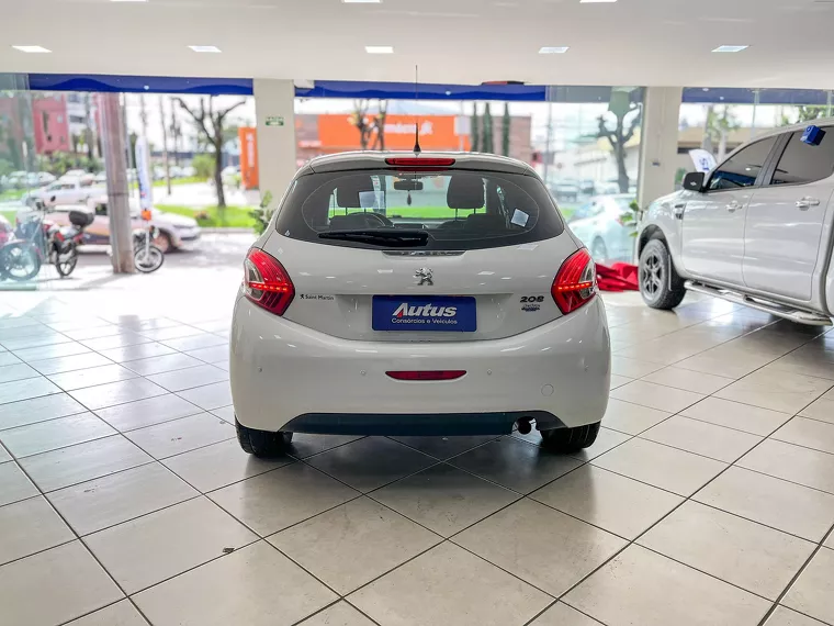 Peugeot 208 Branco 6