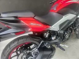 Bajaj Dominar