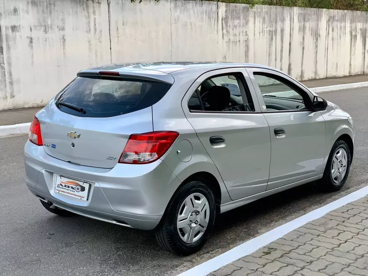 Chevrolet Onix Prata 7