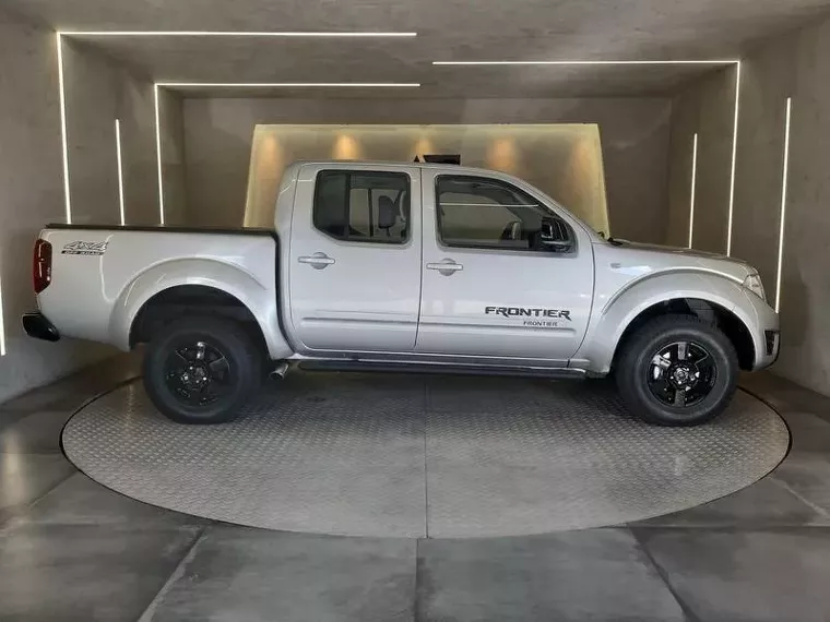 Nissan Frontier Prata 11