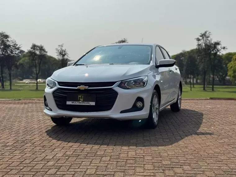 Chevrolet Onix Branco 1