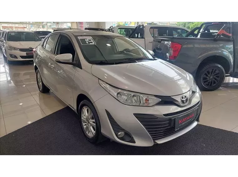 Toyota Yaris Prata 7