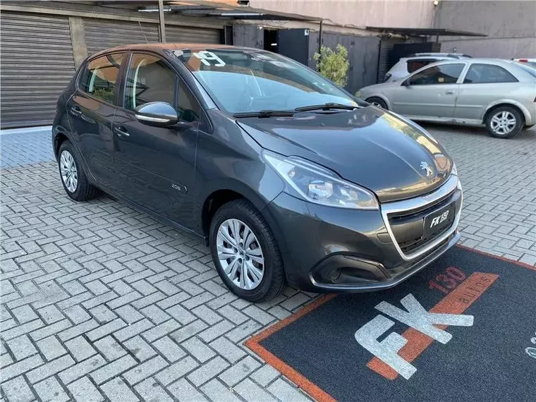 Peugeot 208 Cinza 1