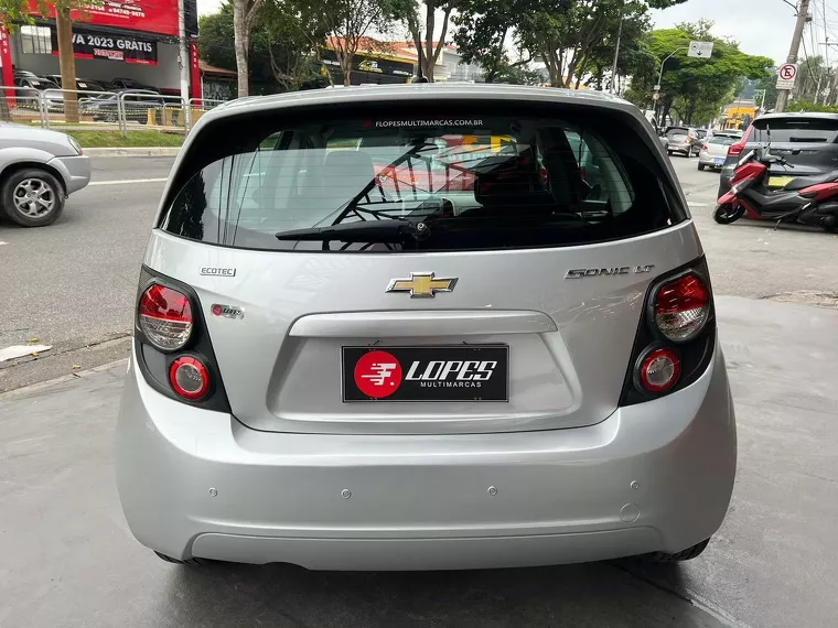 Chevrolet Sonic Prata 3