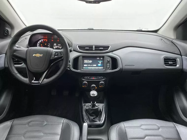 Chevrolet Onix Prata 4