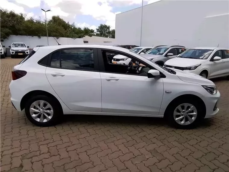 Chevrolet Onix Branco 3