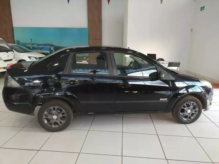 Ford Fiesta Preto 3