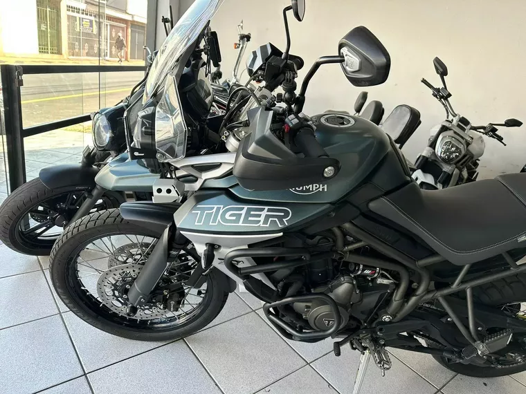 Triumph Tiger 800 Verde 21