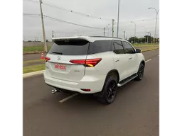 Toyota Hilux SW4