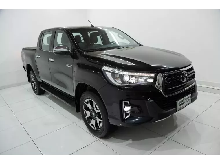 Toyota Hilux Preto 20