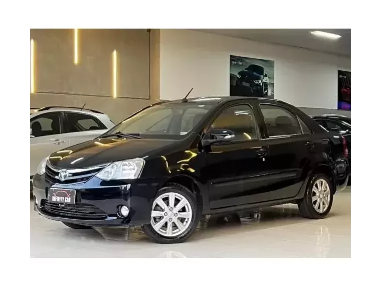 Toyota Etios Preto 7