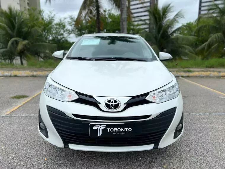 Toyota Yaris Branco 12