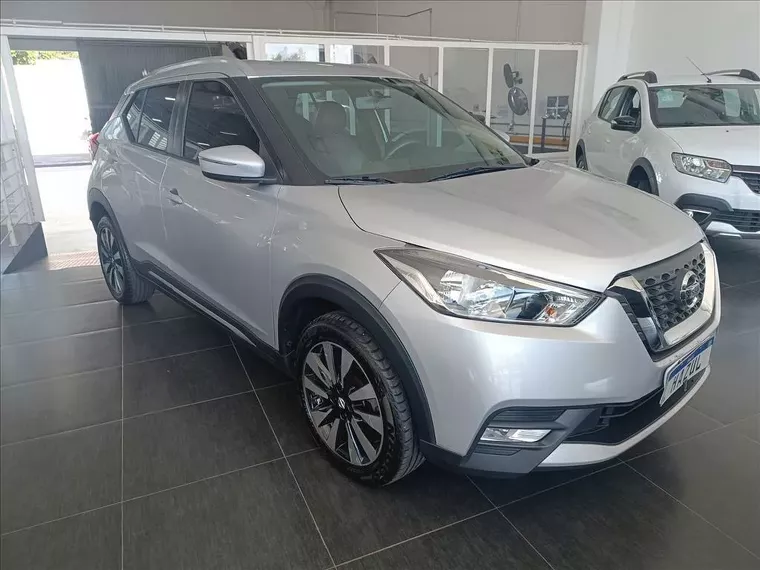 Nissan Kicks Prata 1