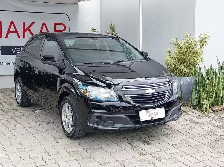 Chevrolet Onix Preto 4