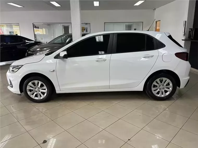 Chevrolet Onix Branco 14