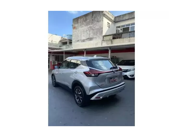 Nissan Kicks Prata 2