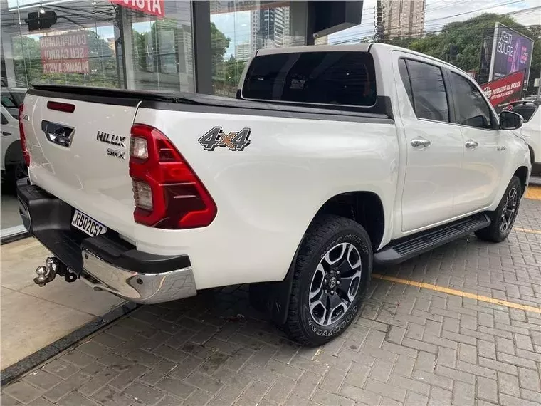 Toyota Hilux Branco 6