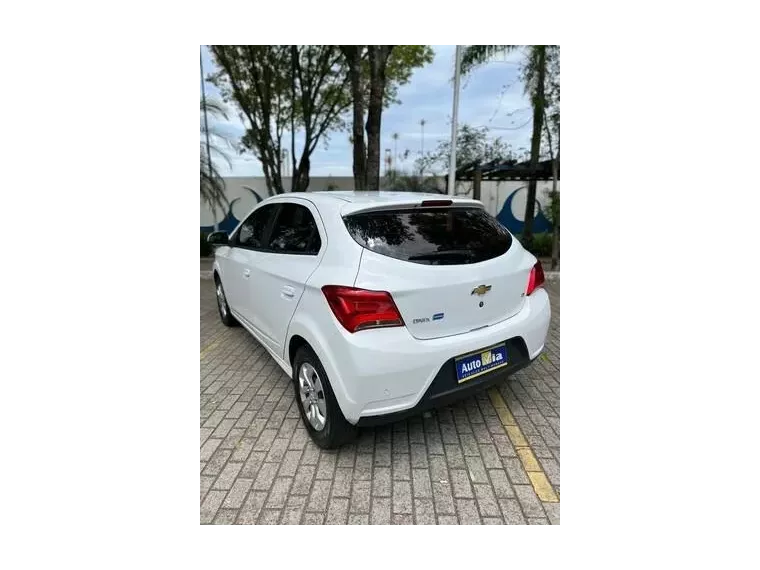 Chevrolet Onix Branco 7