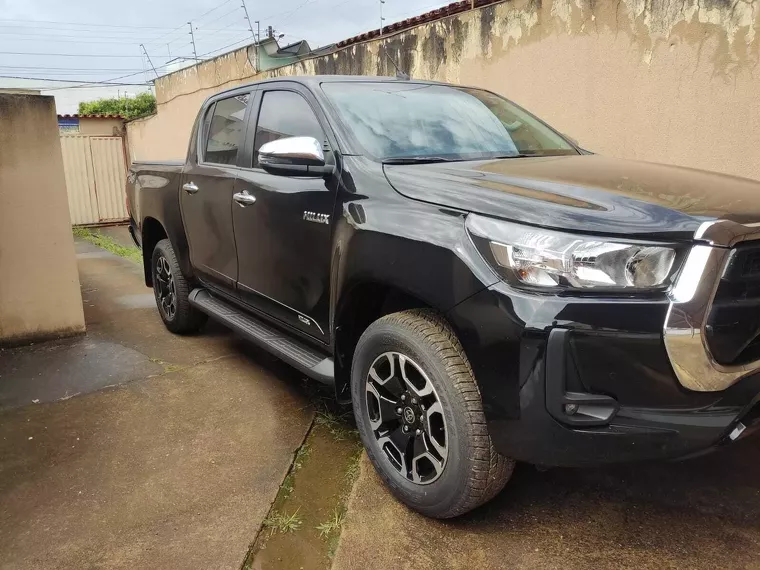 Toyota Hilux Preto 21