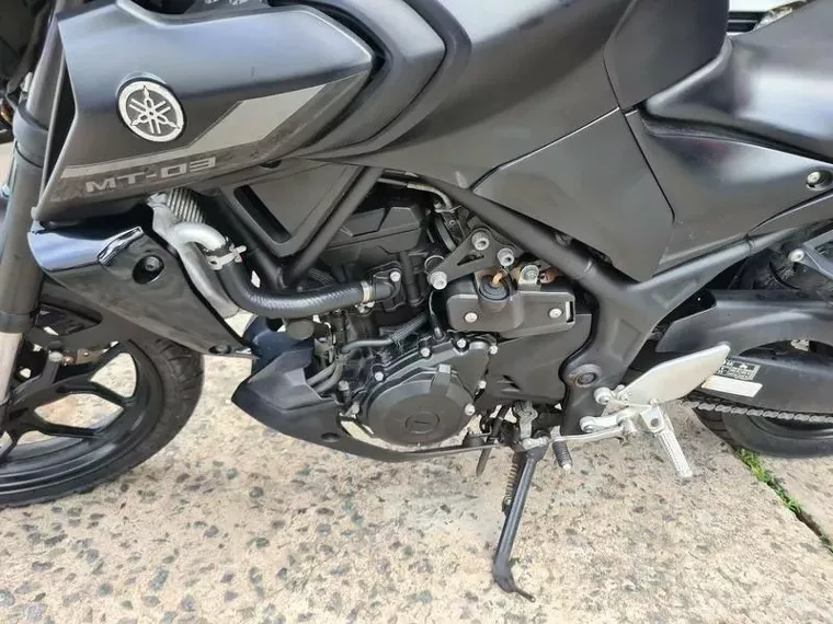 Yamaha MT-03 Preto 12