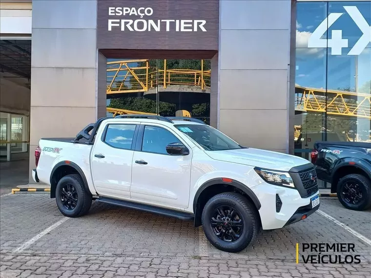 Nissan Frontier Branco 1