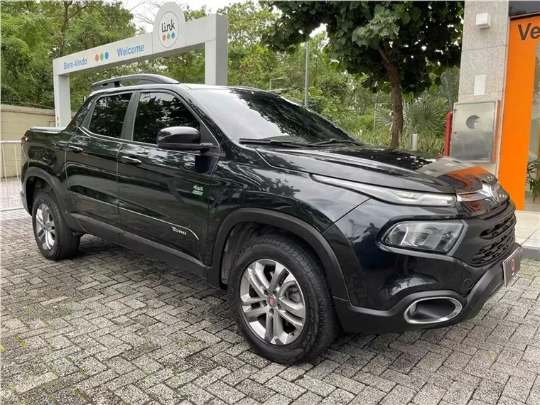 Fiat Toro Preto 1