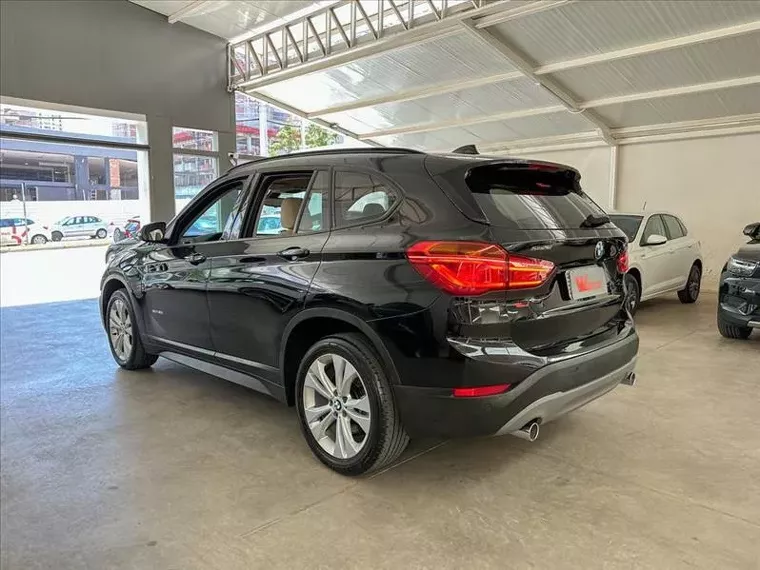 BMW X1 Preto 11