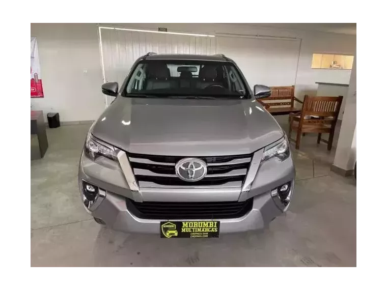 Toyota Hilux SW4 Prata 5