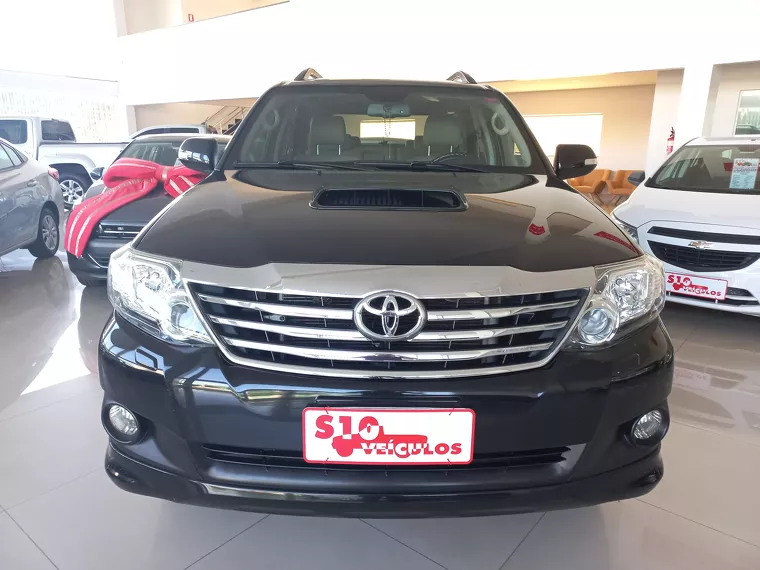 Toyota Hilux SW4 Preto 1