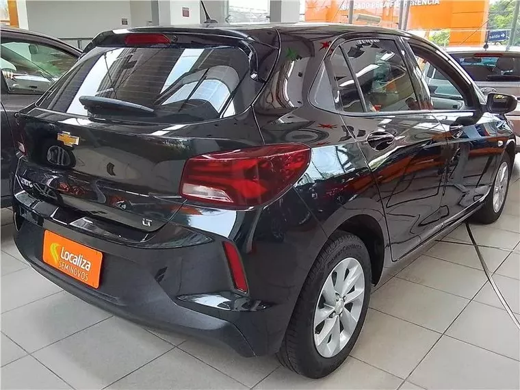 Chevrolet Onix Preto 11