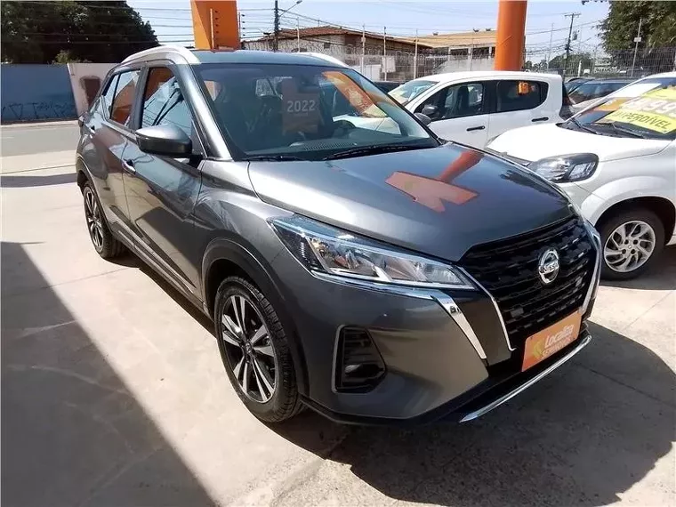 Nissan Kicks Cinza 13