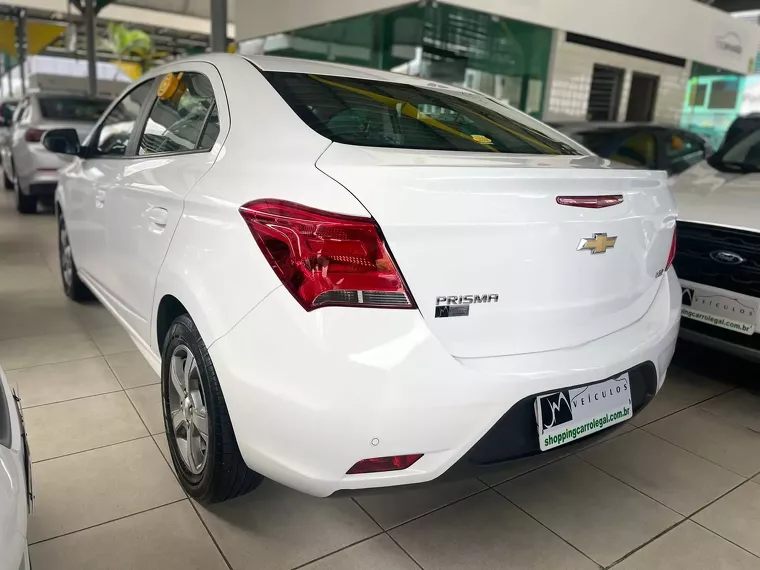 Chevrolet Prisma Branco 7