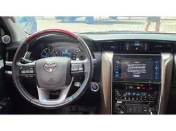 Toyota Hilux SW4