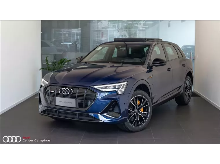 Audi E-tron Azul 5