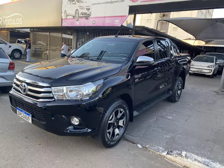 Toyota Hilux Preto 9