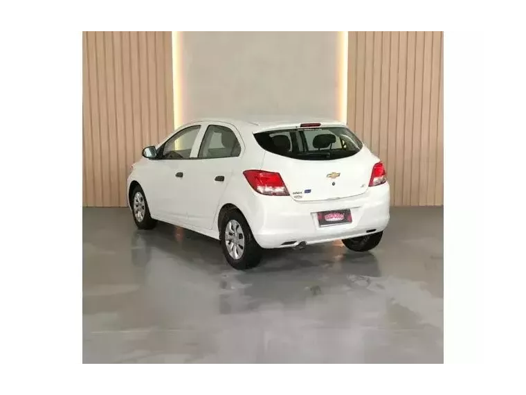 Chevrolet Onix Branco 8