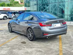 BMW 320i