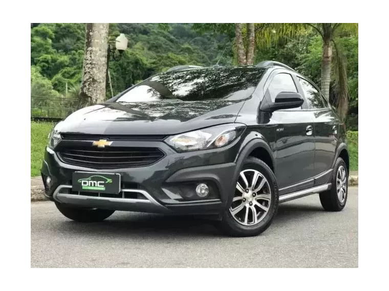 Chevrolet Onix Cinza 1