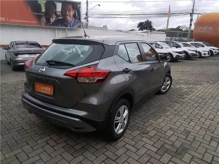 Nissan Kicks Cinza 6