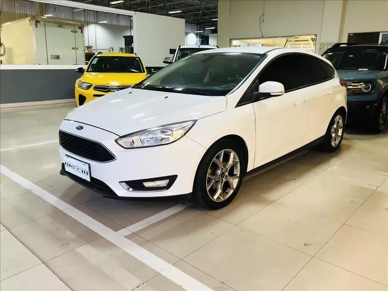 Ford Focus Branco 14