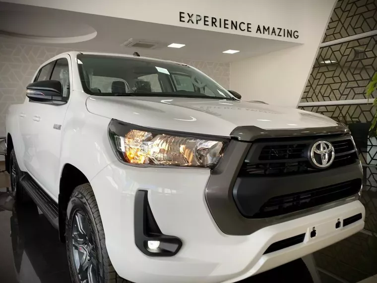 Toyota Hilux Branco 12